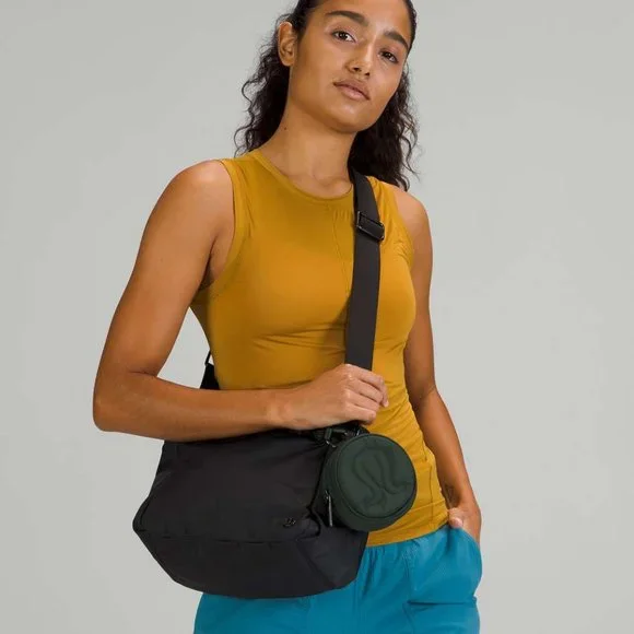 Lululemon Logo Pouch - Rainforest Green - Picture 3 of 5